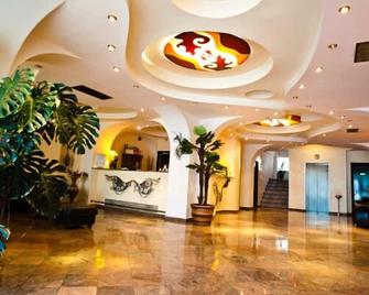 Hotel Class - Constanţa - Front desk