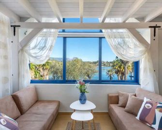 Blue Haven Beach Loft Apartment - Limni - Phòng khách