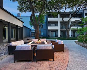 Courtyard by Marriott Dallas Richardson at Spring Valley - Richardson - Patio