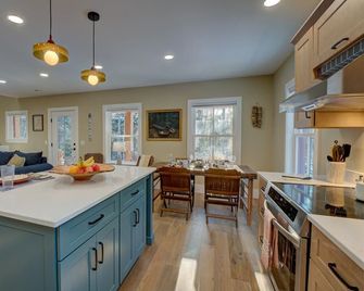 Rail`s Retreat~ 2BR/1.5B Entire House Near Acadia National Park - Trenton - Küche