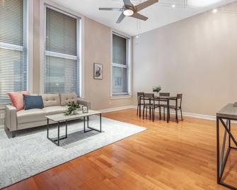 Lofts Opop 302 I Modern With A Vintage Twist - St. Louis - Wohnzimmer