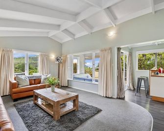 Lake Living - Kuratau Holiday Home - Kuratau - Sala de estar