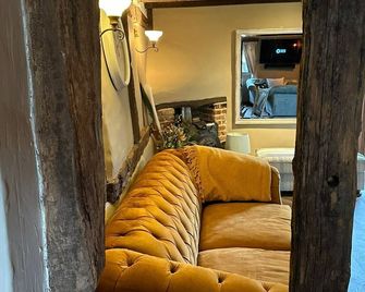 Arms Cottage - Bridge - Living room