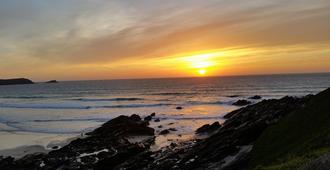 Trevellis Bed and Breakfast - Newquay - Beach