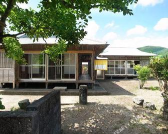 Guesthouse Ryouhuu - Amami - Building