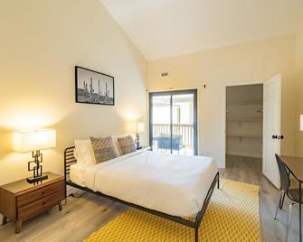 Sunny Playa Del Rey 2BR, near Airport & Coffee Shops, by Blueground - Los Angeles - Bedroom