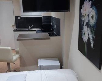 Aa Guest Room2 Near Royal Arsenal - Belvedere - Bedroom