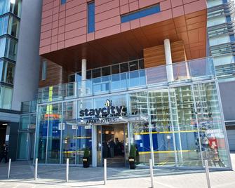 Staycity Aparthotels London Heathrow - Hayes - Building