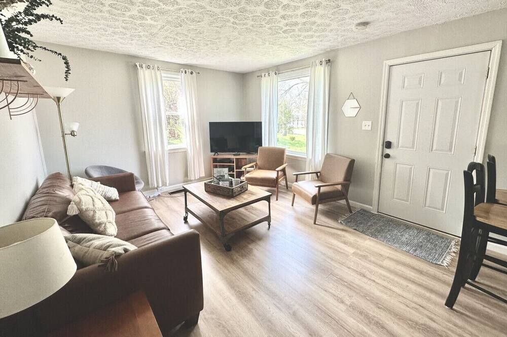 5 Min to Airport Pet Friendly Fire pit Fenced Yard - נאשוויל - סלון