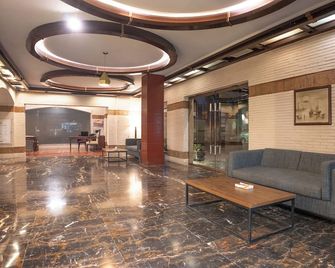 Hotel One Faisalabad - Faisalābād - Lobby