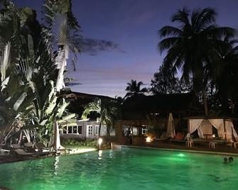 Hotel Coucoue Lodge - Assinie-Mafia - Piscina