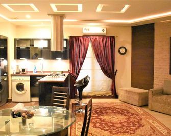 Peaceful Couple's Gateway Apt - Rawalpindi - Kitchen