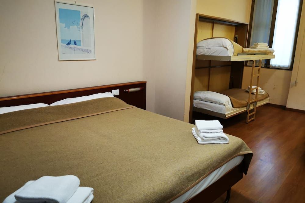 Bedroom view of New Alexander Hotel