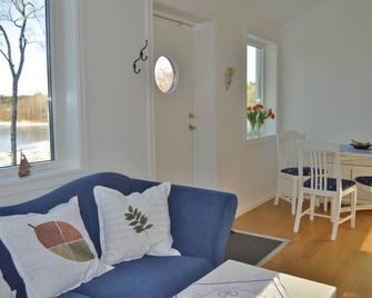 Awesome Home In Grisslehamn - Grisslehamn - Sala de estar