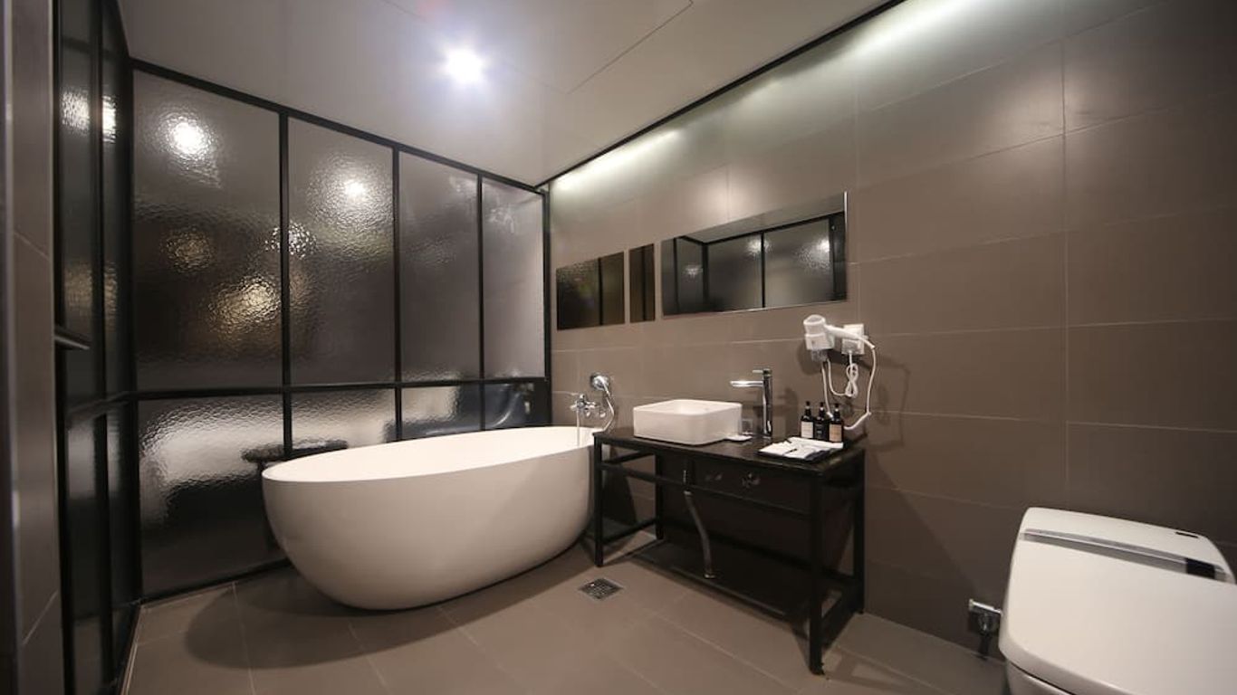 Brown-Dot Hotel Beomil