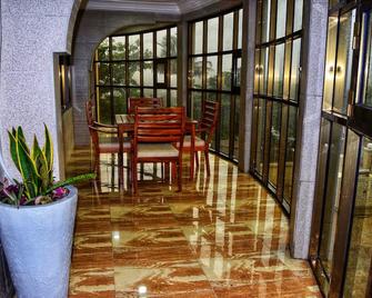 Regent Palace Hotel - פריטאון - מרפסת