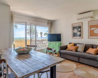 Wonderful beachfront apartment/beach view balcony - Barcelona
