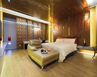 Chen He Spa Motel - Lugang Township - Bedroom