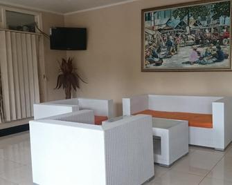 Hotel Catur Warga - Mataram - Sala de estar
