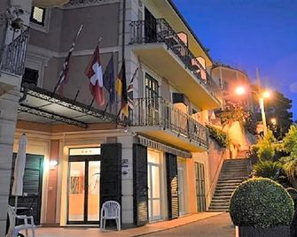 Hotel Feluca - Bonassola - Gebäude
