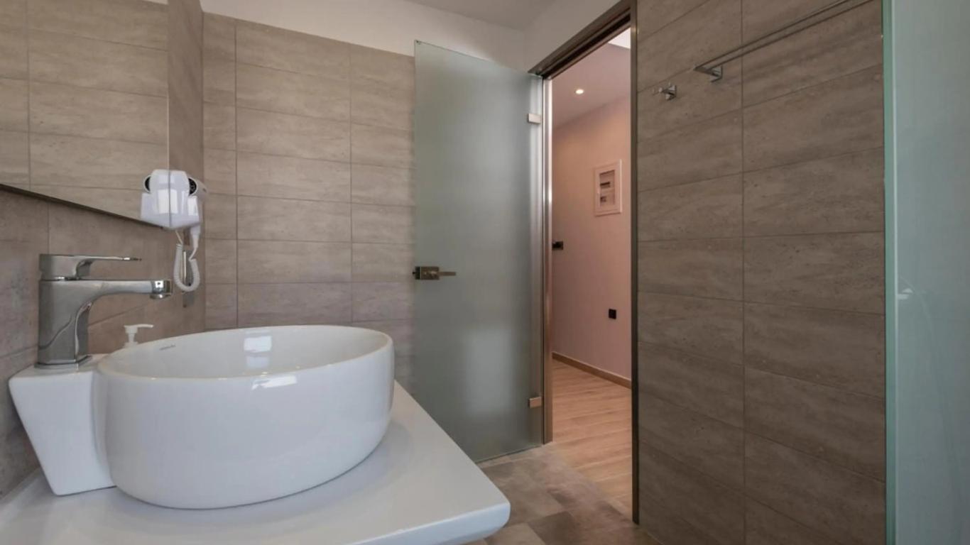 Sonia Hotel & Suites