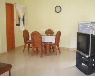 Dumaguete Springs Apartment - Dumaguete City - Dining room
