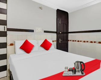 Hotel O Satya Manorama Inn - Khammam - Bedroom
