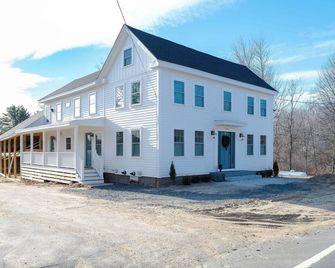 Welcome to Willow Brook Farm. A completely updated 1790 farmhouse! - Berwick - Budova