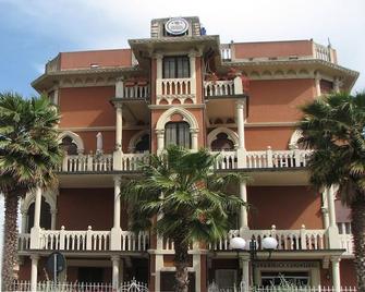 Hotel Doria - Chiavari - Edificio