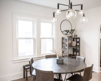 3 BR cozy + renovated walkable downtown stay - Hilliard - Їдальня