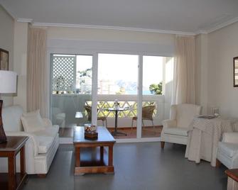 Ballesol Costablanca Senior Resort mayores de 55 - Villajoyosa - Living room