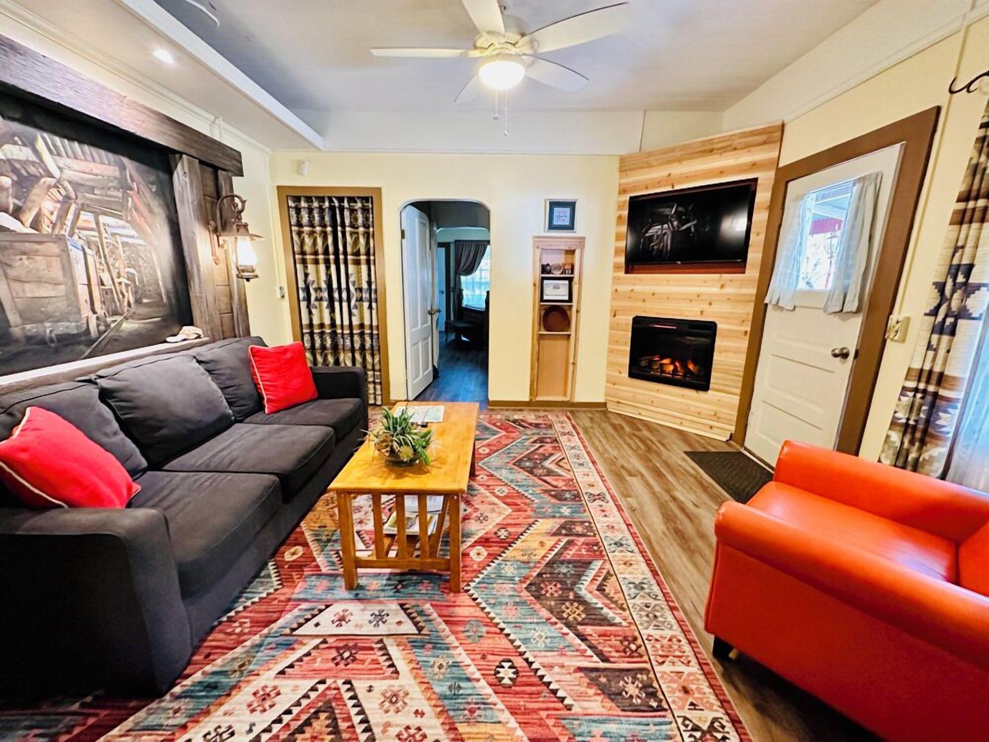 Mile High Ranch - Bisbee - Living room