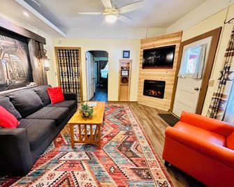 Mile High Ranch - Bisbee - Living room