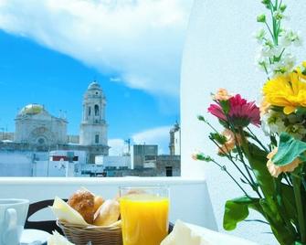 Hotel Apartamentos Patagonia Sur - קאדיז - מרפסת