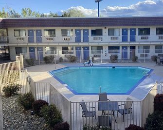 Motel 6 Reno Livestock Events Center - Reno - Piscine