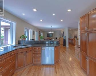 Amazing lakeside - Roseneath - Kitchen