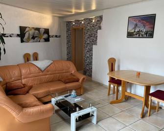 NEW Holiday apartment on the Bauna - Baunatal - Wohnzimmer