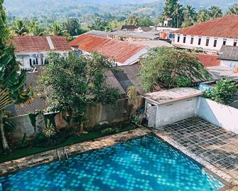 Hotel Bogor Indah Nirwana - Puncak - Piscina