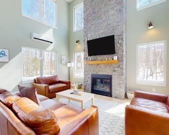 On Mountain Time - Kingfield - Wohnzimmer