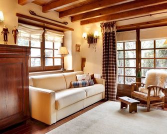 Solei by FeelFree Rentals - Naut Aran - Pokój dzienny