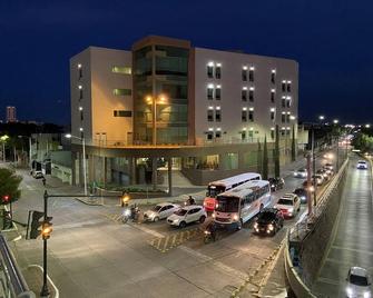 Hotel Enterprise Inn Poliforum - León - Edificio