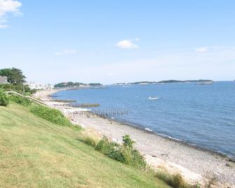 gorgeous victorian direct ocean front single family six bedroom, ten rooms - Branford - Patio