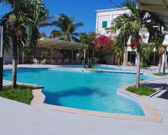 Jicaral Hotel y Centro de Convenciones - Ciudad Choluteca - Piscina
