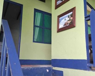 Cabinas Tortuguero Natural - Tortuguero - Escaleras