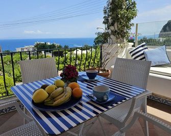 فيلا باتريزى - كابري - شرفة