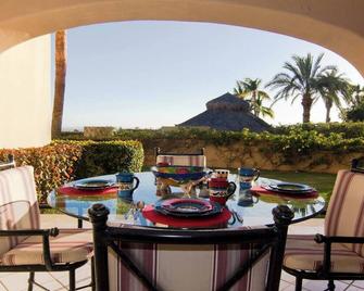 Tranquil 2-bedroom condo in lovely San José del Cabo with WiFi, AC & Large TV - San José del Cabo