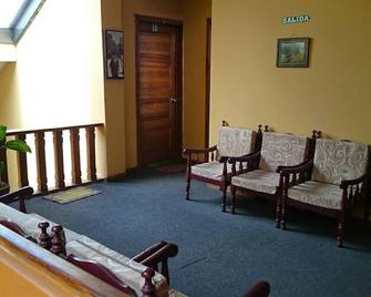 Hostal Pachamama Lodge - Cuenca - Wohnzimmer