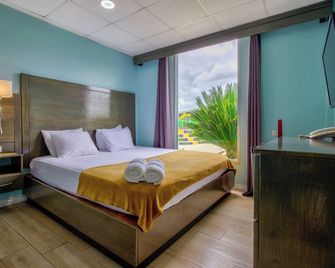 Airport Suites Hotel - פיארקו - חדר שינה