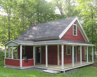 Charming Fully Renovated One-Room Schoolhouse on 22+ acres - Grafton - Building