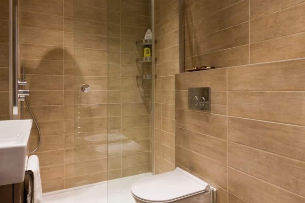 Leafy Suburban Bed And Breakfast - Rickmansworth - Bathroom